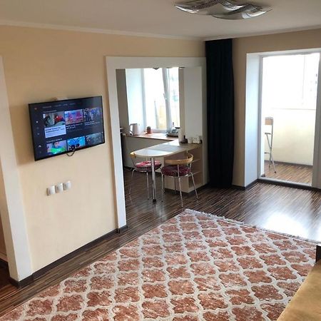 Apartment On Republic Square Ustʼ-Kamenogorsk Extérieur photo