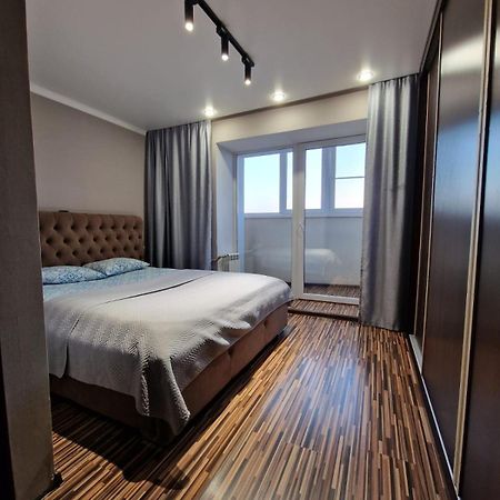 Apartment On Republic Square Ustʼ-Kamenogorsk Extérieur photo