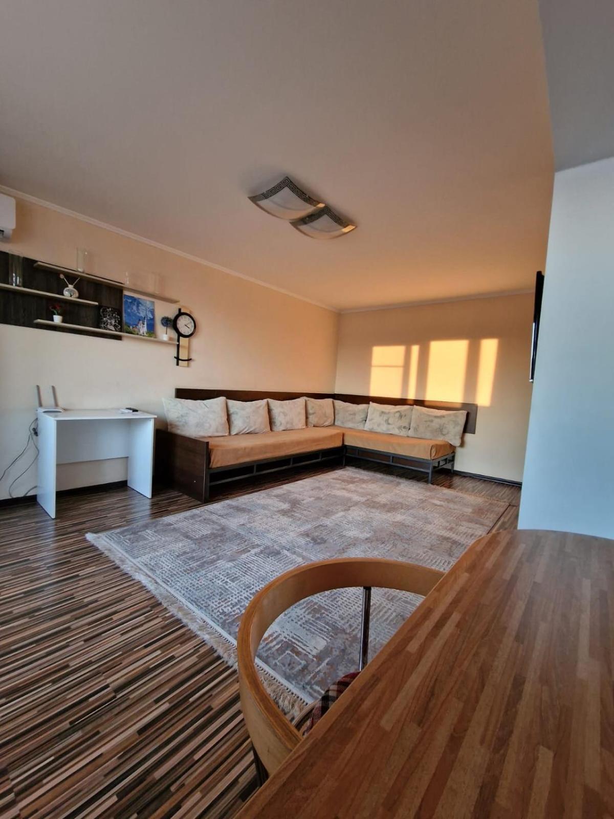 Apartment On Republic Square Ustʼ-Kamenogorsk Extérieur photo